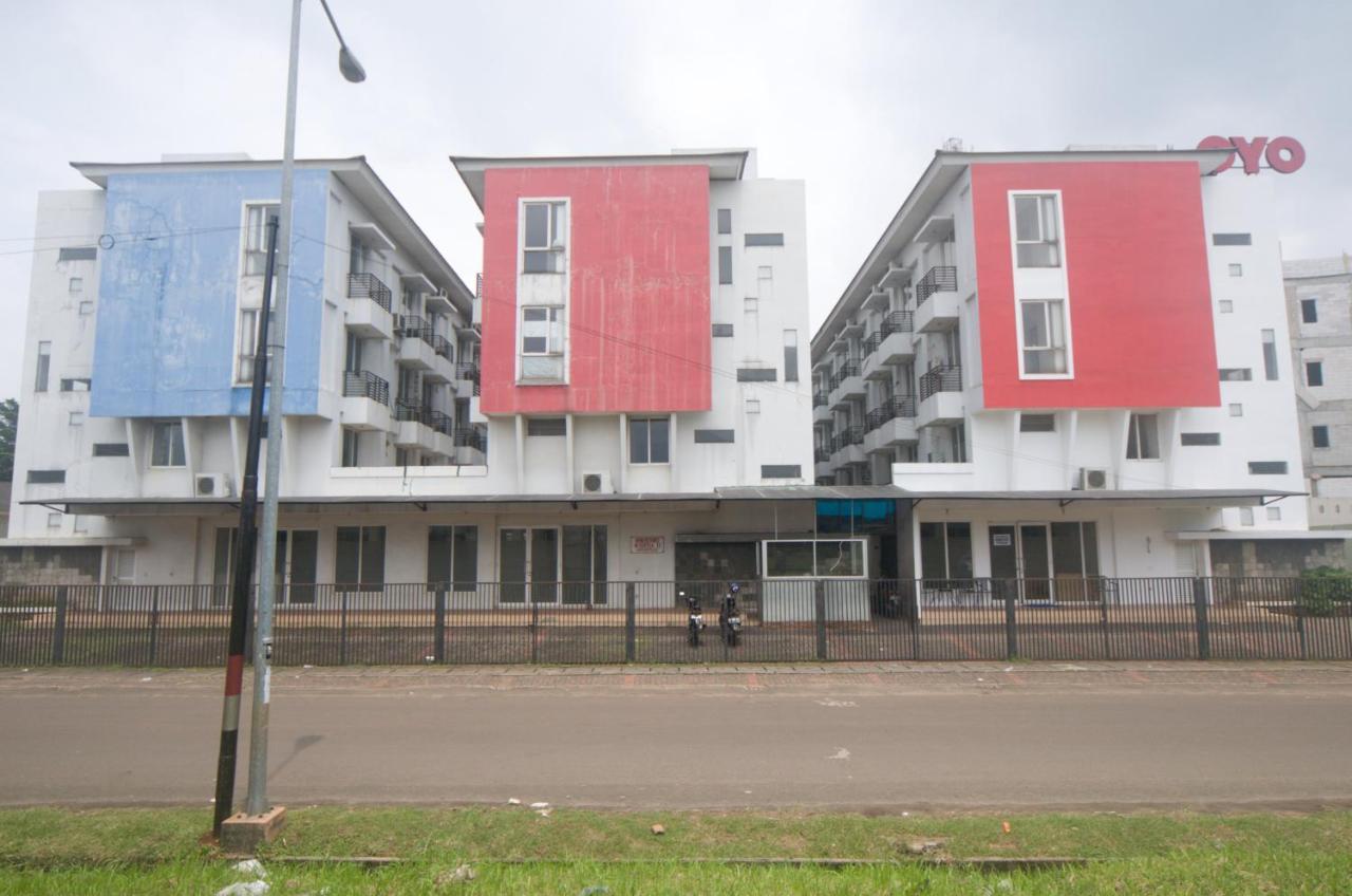 Oyo 3049 Scientia Dormitory Syariah Tangerang Exterior photo